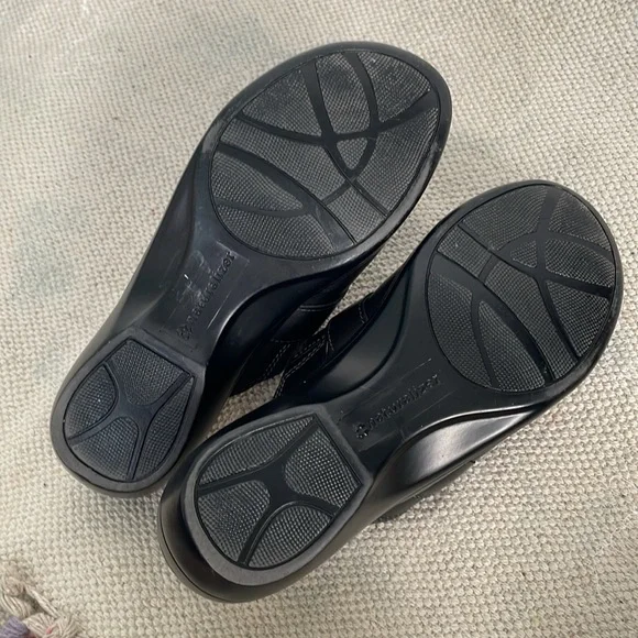 Naturalizer Black Leather Clogs‎ with Silver Buckle Embellishment size 8M - Picture 6 of 9